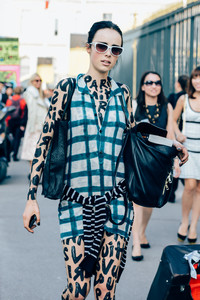 edie_louis_vuitton_ss14_2oct13_tommyton_2.thumb.jpg.e293dc15bb10ddd7a281dbeaebd49c1e.jpg