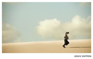 edie_louisvuitton_spiritoftravel_spring14_leblocstudio_7.thumb.jpeg.64ee7d680878adcdac96850c0b976d31.jpeg