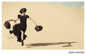 edie_louisvuitton_spiritoftravel_spring14_leblocstudio_8.thumb.jpeg.d2328e8014f8094c7b20c06327e656e8.jpeg