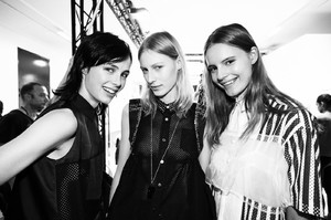 edie_sacai_ss14_thelovemagazine.thumb.jpg.d84339fbe32eebbb1431cceb44786a4a.jpg