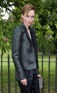edie_serpentine_1jul14_vogue_1.thumb.jpg.f83cfc2cef6e664c0913b55159289a02.jpg