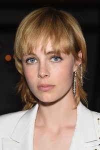 edie_tiffany_blue_book_dinner_15apr15_vogue_1280.thumb.jpeg.e40d378e02a9fd528c225ea93416cefe.jpeg
