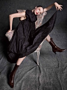 edie_vogue_paris_mar14_bewitchmag_8.jpg