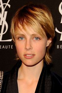 edie_yslbeaute_loveyourlips_21jan15_harpersbazaar.thumb.jpg.abfa4f73efdc037ac2a4368de493c718.jpg