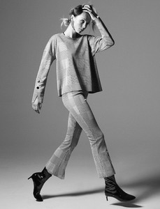 edie_zara_aw17_smooth_textures_2.thumb.jpg.3f0bf8bb3b3809dac8f3bc7aff38f44e.jpg