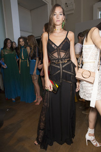 elie-saab-bks-z-rs18-0576.thumb.jpg.3a6c99202b97a91a9161f67046cb7826.jpg