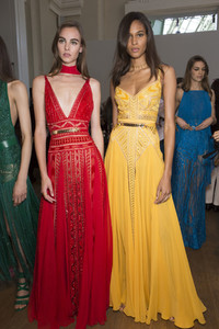 elie-saab-bks-z-rs18-0584.thumb.jpg.c1366f206e2d37170603f592ce37dcce.jpg