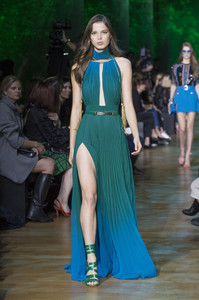 elie-saab-rs18-1055.thumb.jpg.8f1d6ac6b69a43d33903d32b237e1140.jpg