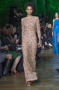 elie-saab-rs18-1303.thumb.jpg.069bd0884df4d1aeaa58d6a0b1feac27.jpg