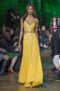 elie-saab-rs18-1344.thumb.jpg.fe768bdd547fde30da0cc43242ab1a4e.jpg