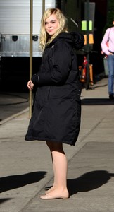elle-fanning-on-set-of-a-woody-allen-film-in-nyc-10517-10.jpg