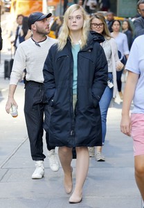 elle-fanning-on-set-of-a-woody-allen-film-in-nyc-10517-6.jpg