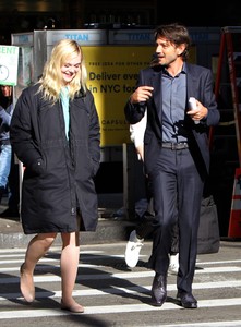 elle-fanning-on-set-of-a-woody-allen-film-in-nyc-10517-8.jpg