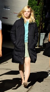 elle-fanning-on-set-of-a-woody-allen-film-in-nyc-10517-9.jpg