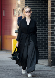 elle-fanning-out-in-nyc-10217-3.jpg