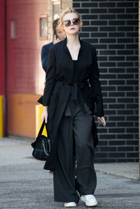 elle-fanning-out-in-nyc-10217-4.jpg