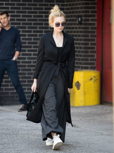 elle-fanning-out-in-nyc-10217-8.jpg