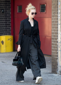 elle-fanning-out-in-nyc-10217-9.jpg