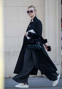 elle-fanning-out-in-nyc-10217.jpg