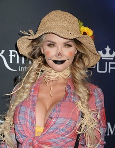 emily-sears-maxim-halloween-party-2017-in-los-angeles-1.thumb.jpg.ce22606c160e537e1703dd22d0f8cc60.jpg