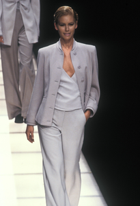 giorgio-armani-fw-1998-1.thumb.png.95b871eea51b897626327f33fc64b127.png