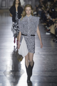 givenchy-rs18-0093.thumb.jpg.9fdd3a60488b3f385fdee36cb2a3e89f.jpg