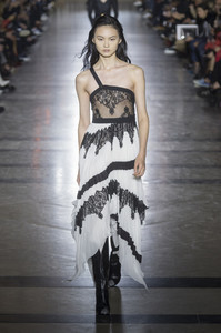 givenchy-rs18-0573.thumb.jpg.26c0c7a19bc1ae43ba253673b7da0c97.jpg