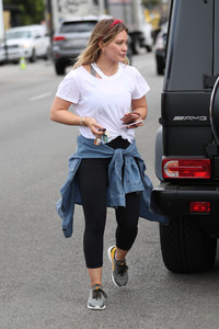 hilary-duff-out-in-west-hollywood-10317-22.jpg