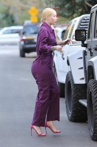 iggy-azalea-in-a-purple-jumsuit-parking-her-car-in-studio-city-10-26-2017-2.jpg