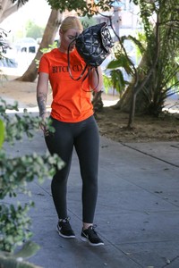 iggy-azalea-in-tights-heads-to-a-meeting-in-los-angeles-10-02-2017-4.jpg