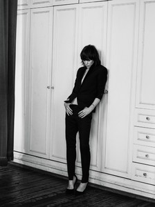 img-charlotte-gainsbourg_172628802911.thumb.jpg.8e71c26cfb9d50bc26b3a7ce7d246ead.jpg