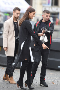 irina-shayk-out-in-paris-10117-21.jpg