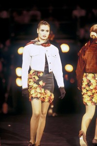 jean-paul-gaulltier-ss-1988-1.thumb.jpg.1b9a31e7f953a40d5805c52082a65471.jpg