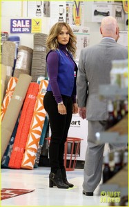 jennifer-lopez-leah-remini-begin-filming-together-04.jpg