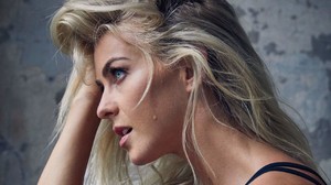 julianne-hough-health-magazine-november-2017-cover-and-photos-0.thumb.jpg.77d1fe6cd77b62f45f1e6d584b46c0b3.jpg