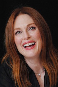 julianne-moore-kingsman-the-golden-circle-press-conference-london-oct-20-2017-3.jpg