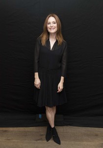 julianne-moore-kingsman-the-golden-circle-press-conference-london-oct-20-2017-9.jpg