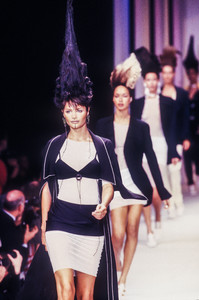 karl-lagerfeld-ss-1994-7.thumb.JPEG.87a22fa28c6efb8650d3be7233801ce2.JPEG