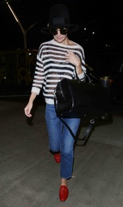 katie-holmes-at-lax-airport-in-la-10-19-2017-1.jpg