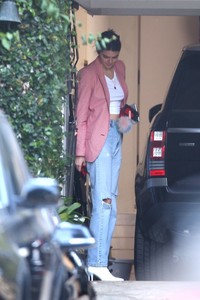 kendall-jenner-at-a-friend-s-house-in-beverly-hills-10-21-2017-0.jpg