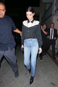 kendall-jenner-out-in-beverly-hills-101117-17.jpg
