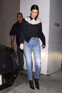 kendall-jenner-out-in-beverly-hills-101117-2.jpg