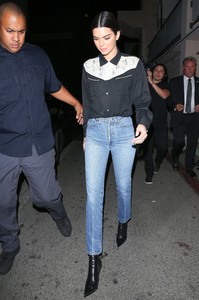 kendall-jenner-out-in-beverly-hills-101117-20.jpg