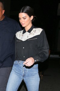 kendall-jenner-out-in-beverly-hills-101117-21.jpg