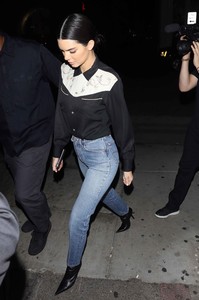kendall-jenner-out-in-beverly-hills-101117-23.jpg