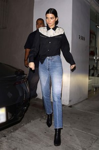 kendall-jenner-out-in-beverly-hills-101117-4.jpg