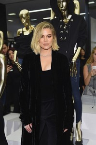 khloe-kardashian-celebrates-the-launch-of-good-american-in-nyc-10-28-2017-7.jpg