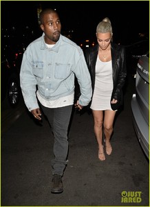kim-kardashian-celebrates-her-birthday-with-husband-kanye-west-09.jpg