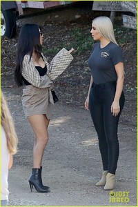 kim-kardashian-kourtney-kardashian-christmas-tree-shopping-23.jpg