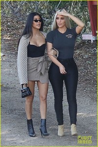 kim-kardashian-kourtney-kardashian-christmas-tree-shopping-24.jpg